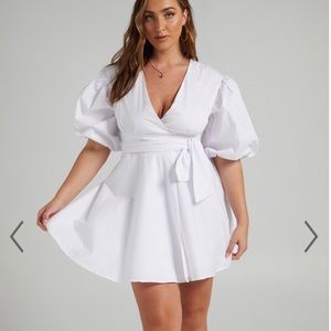 ZYLA PUFF SLEEVE WRAP MINI DRESS IN WHITE